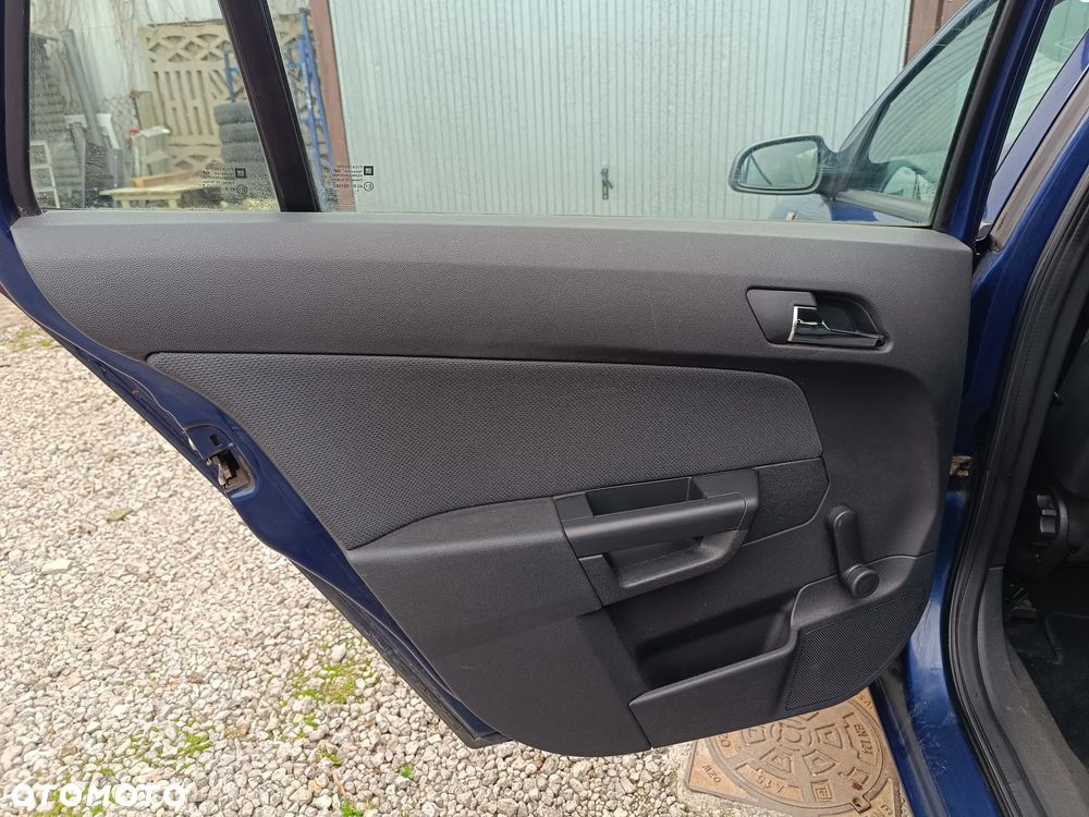 Opel Astra 1.9 CDTI - 22