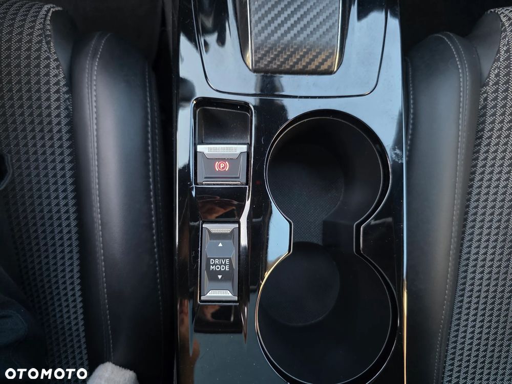 Peugeot 2008 PureTech 130 EAT8 GT - 31