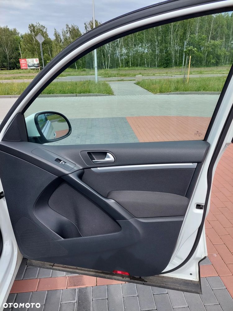 Volkswagen Tiguan 2.0 TDI DPF BlueMotion Technology Exclusive - 11