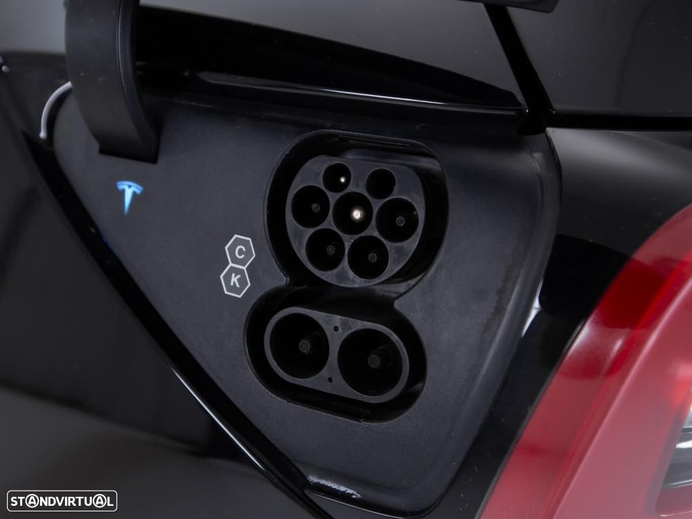 Tesla Model Y Performance Dual Motor AWD - 13