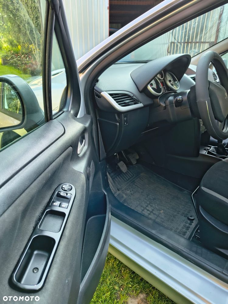 Peugeot 207 1.4 16V Presence - 3