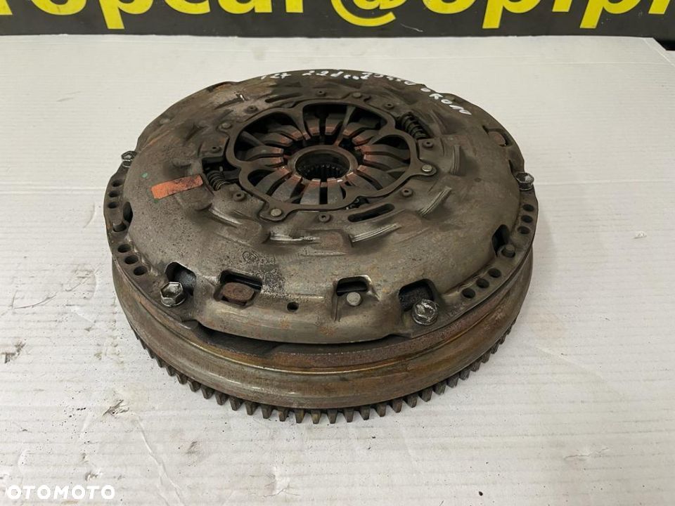 TOYOTA AVENSIS T27 KOŁO SPRZĘGŁO 2.2 D4D 13450-0R010