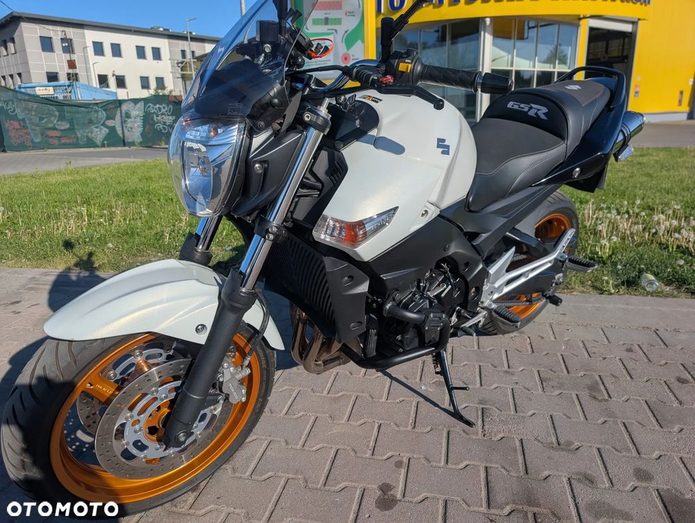 Suzuki GSR - 2