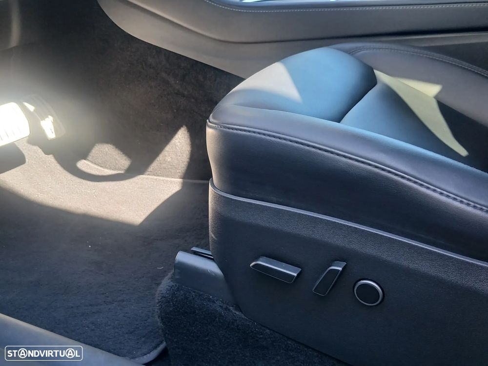 Tesla Model Y Performance Tração Integral - 26