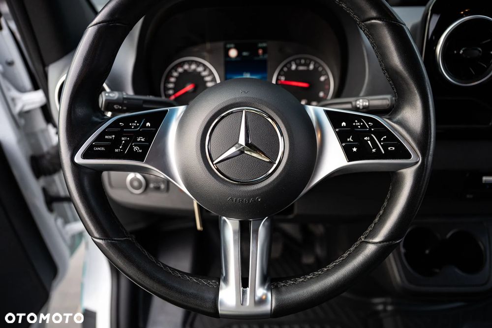 Mercedes-Benz Sprinter - 16