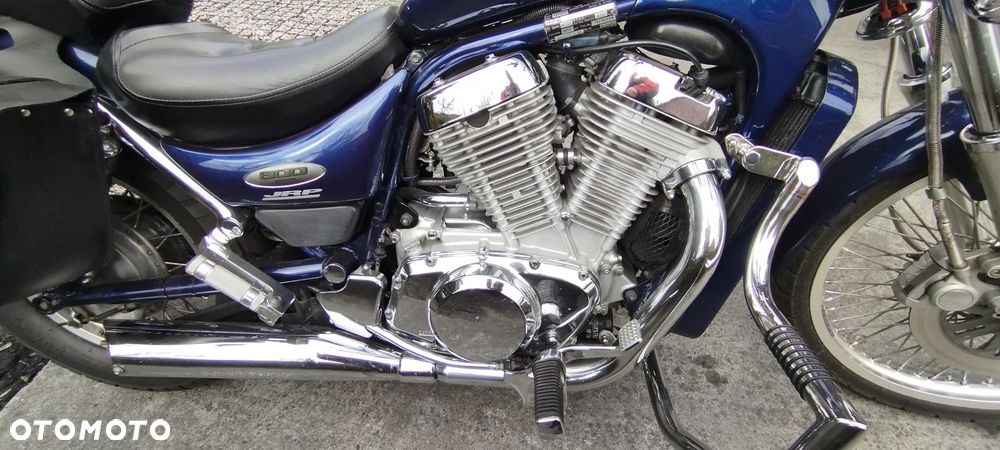 Suzuki Intruder - 3