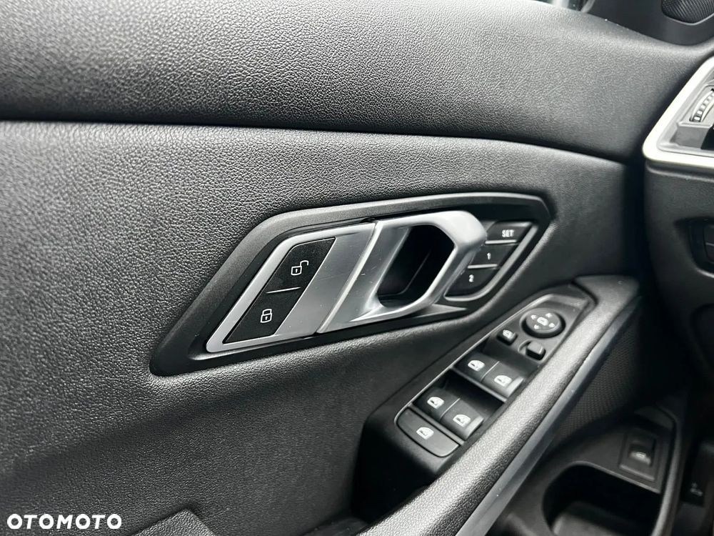 BMW Seria 3 ver-330i-m-sport - 19