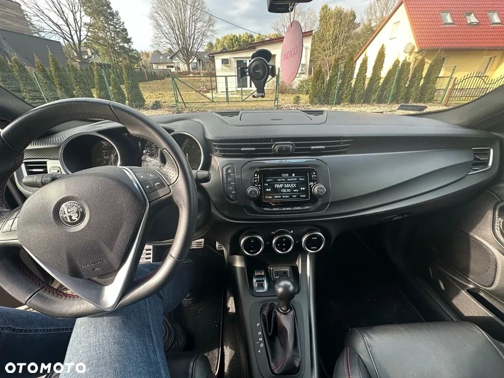 Alfa Romeo Giulietta 1750 TBi Veloce TCT - 2