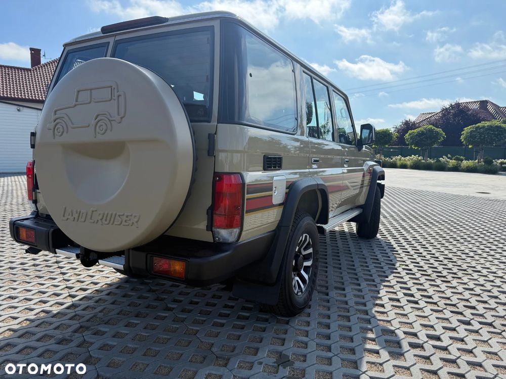 Toyota Land Cruiser - 6