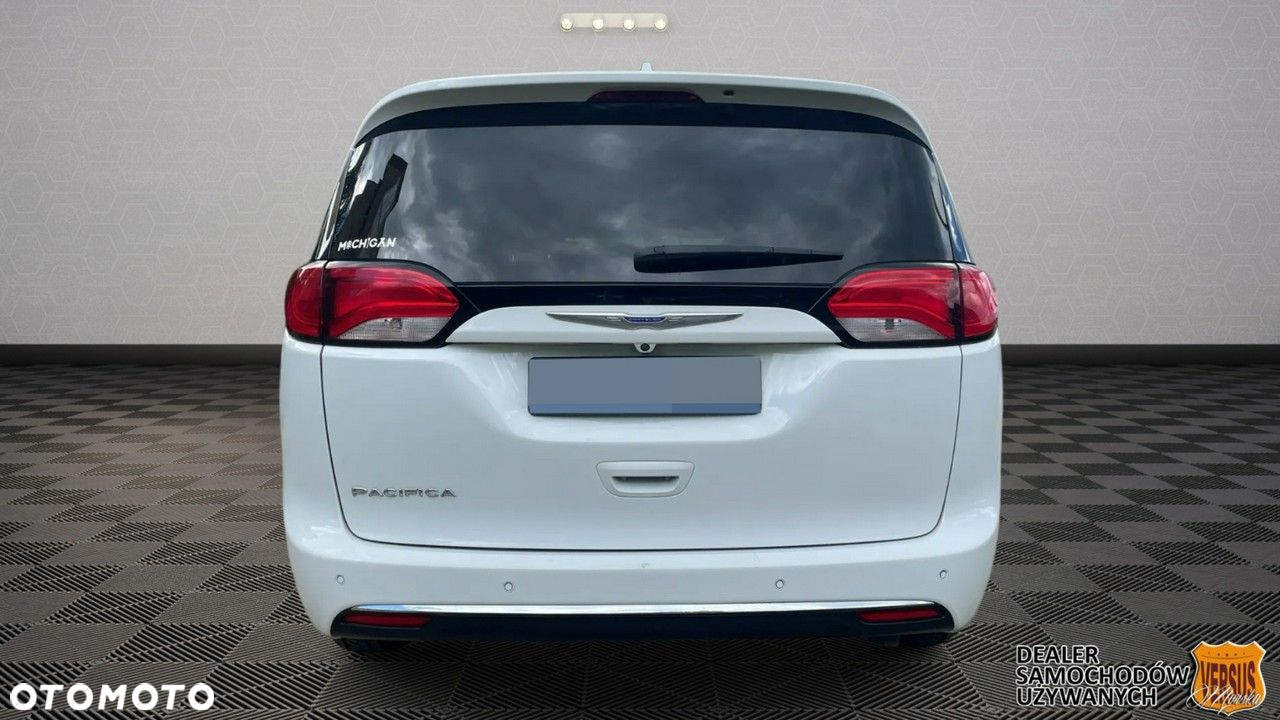 Chrysler Pacifica - 5