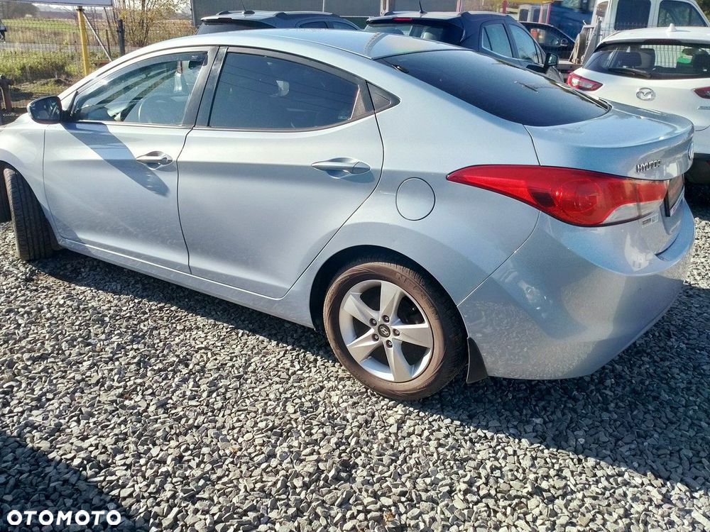 Hyundai Elantra - 2