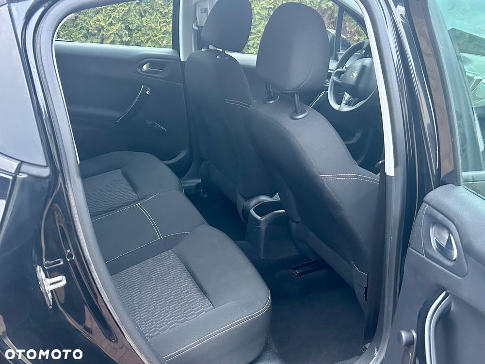 Peugeot 208 1.2 PureTech Allure - 16