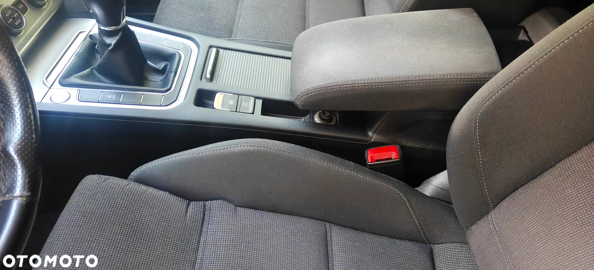 Volkswagen Passat 1.6 TDI BMT Comfortline - 22