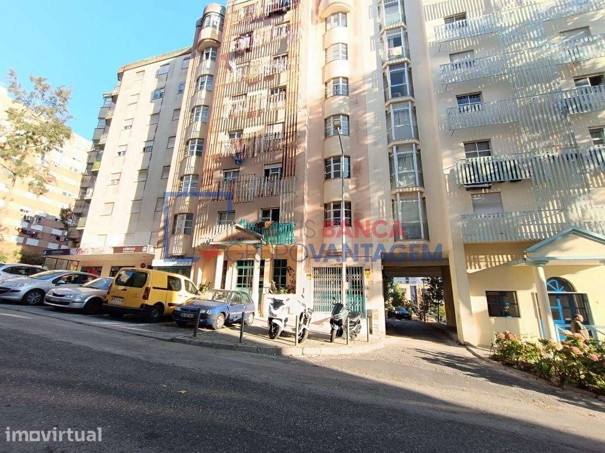 LUGAR DE PARQUEAMENTO NA TAPADA DAS MERCÊS - Grande imagem: 2/18
