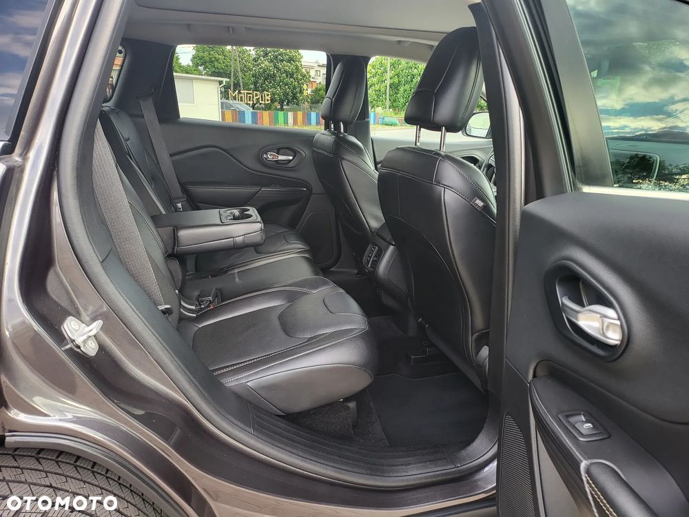 Jeep Cherokee - 21
