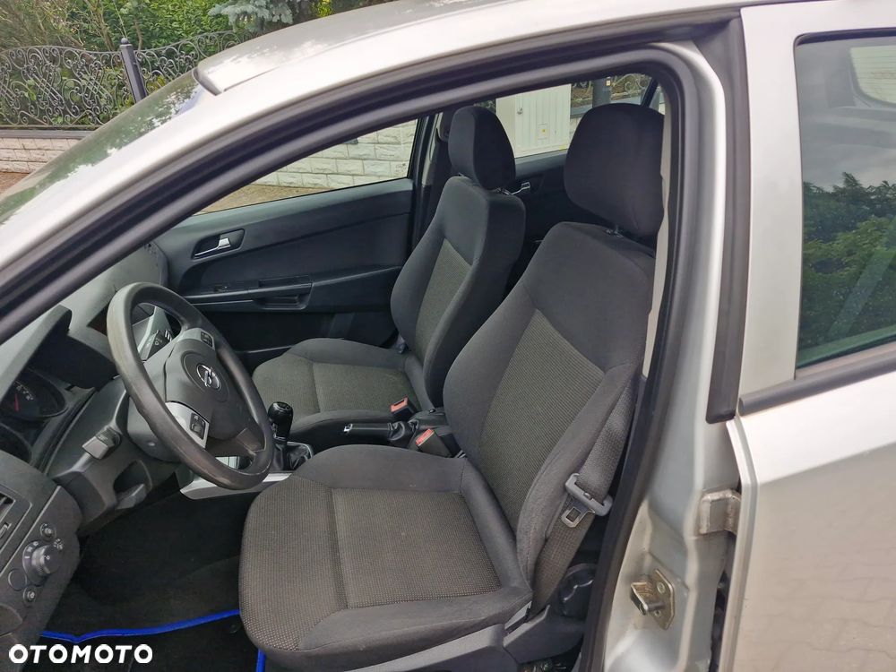 Opel Astra 1.6 Enjoy - 22