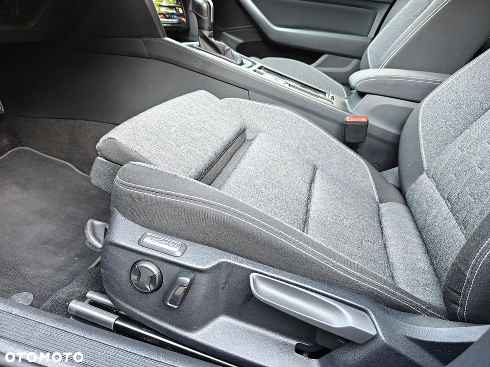 Volkswagen Passat - 16