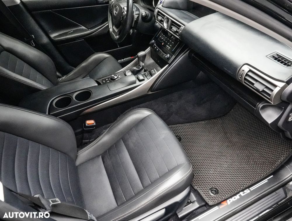 Lexus Seria IS 300h Executive Plus - 13