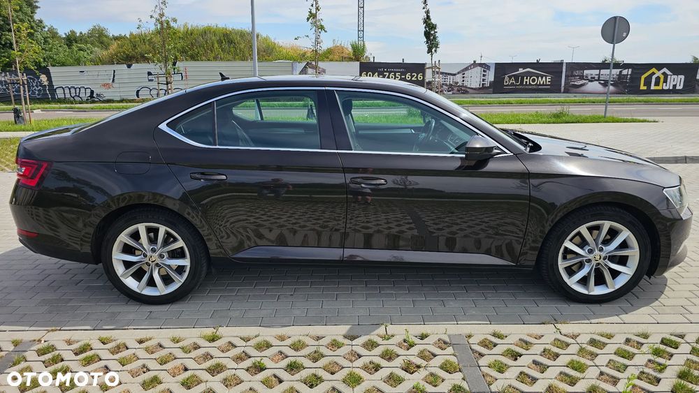Skoda Superb 2.0 TDI Ambition DSG - 7