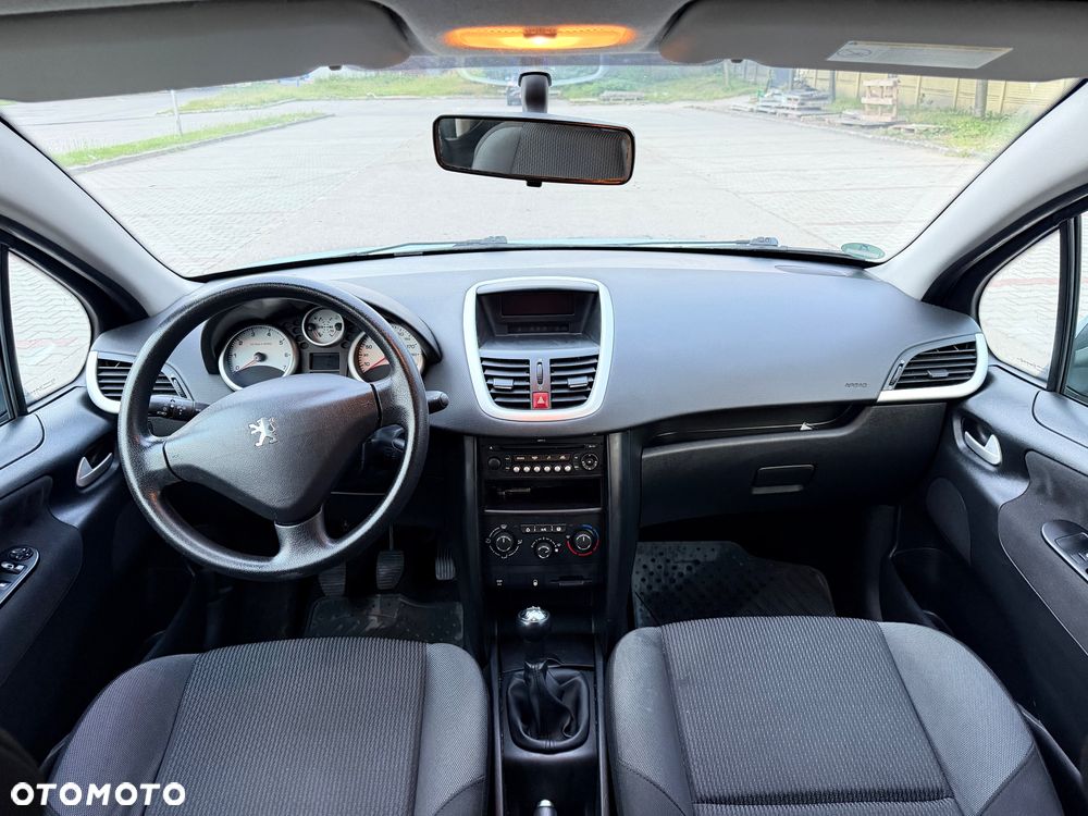 Peugeot 207 - 16