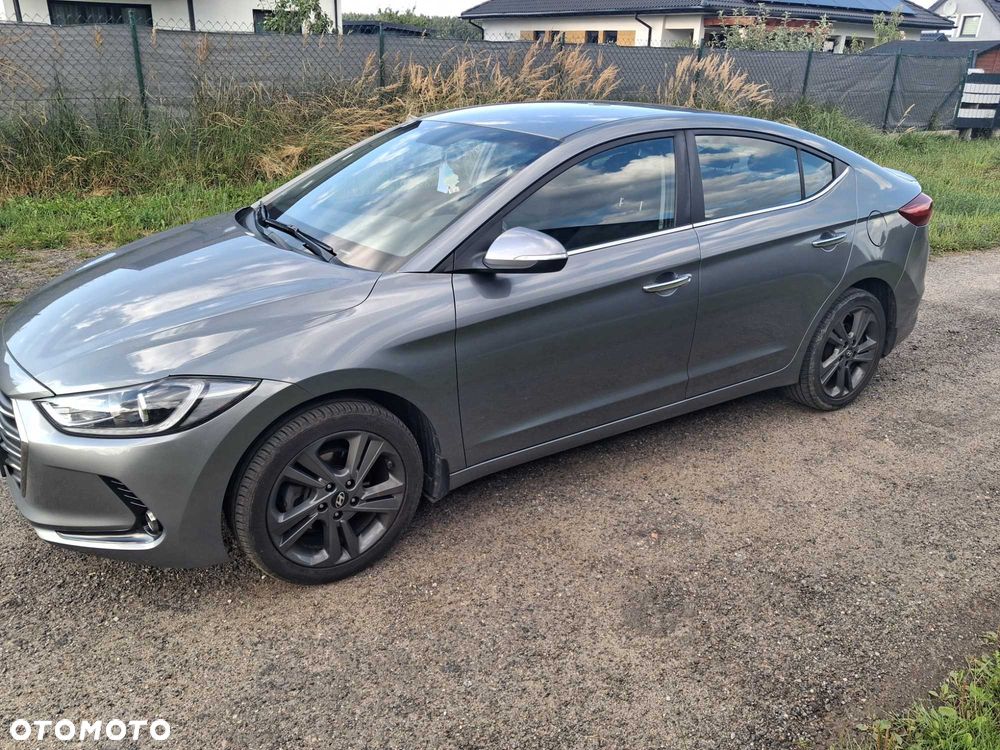 Hyundai Elantra - 4