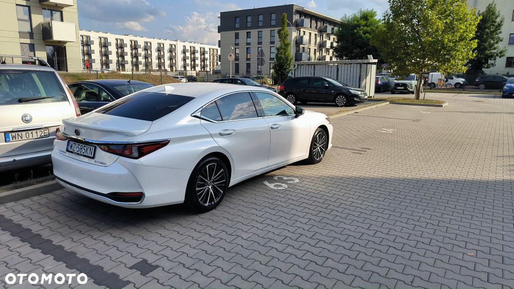 Lexus ES 300h Business Edition - 5
