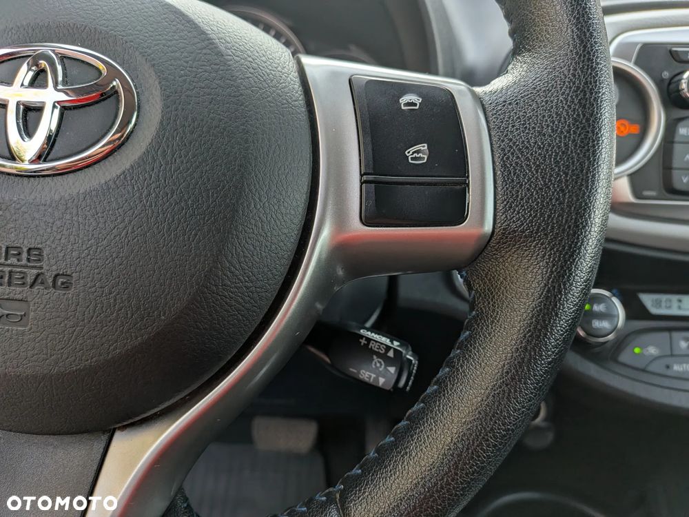 Toyota Yaris Hybrid 100 Premium - 21