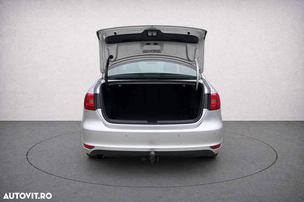 Volkswagen Jetta 1.6 TDI DSG Blue Motion Technology Comfortline - 14