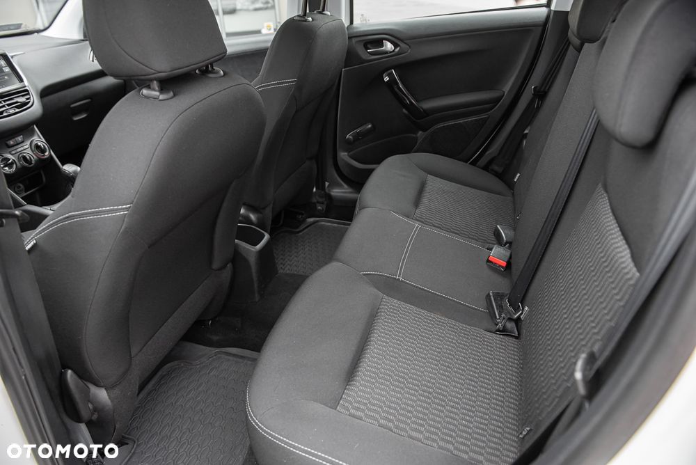 Peugeot 208 1.6 BlueHDi Allure S&S - 22
