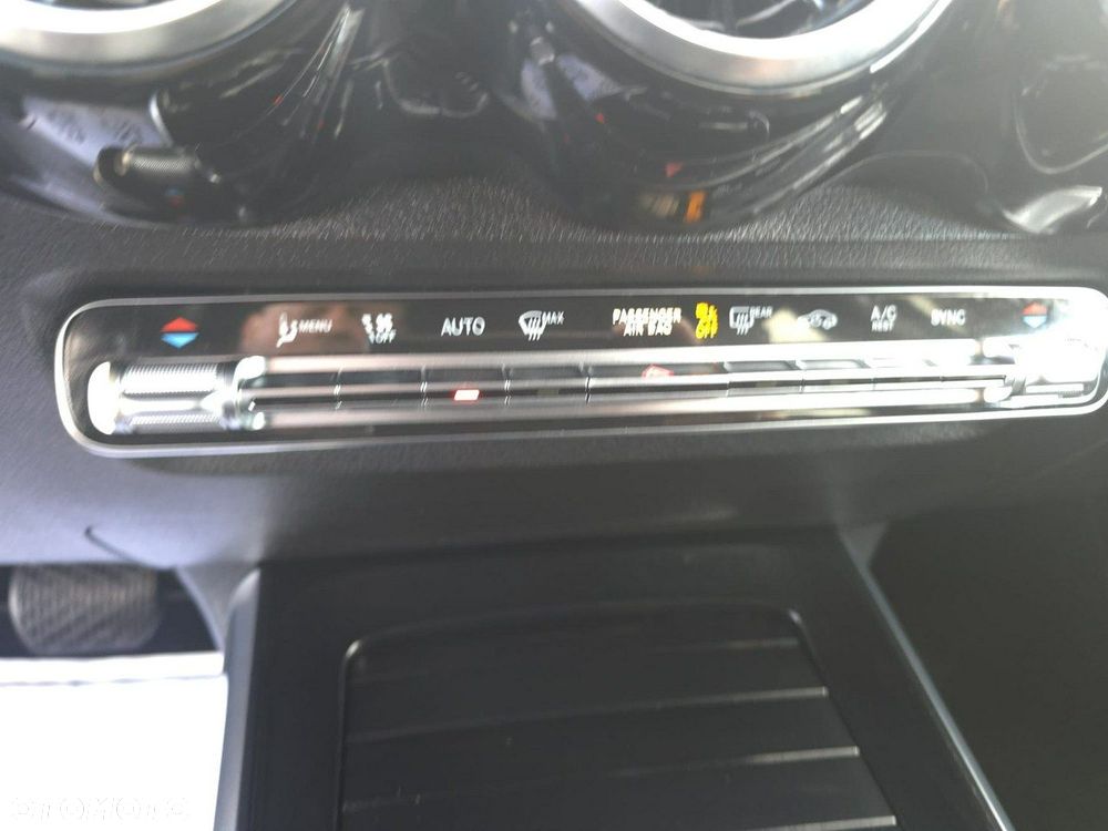 Mercedes-Benz GLB - 33