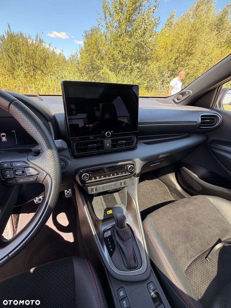 Toyota Yaris Hybrid 1.5 GR Sport - 16