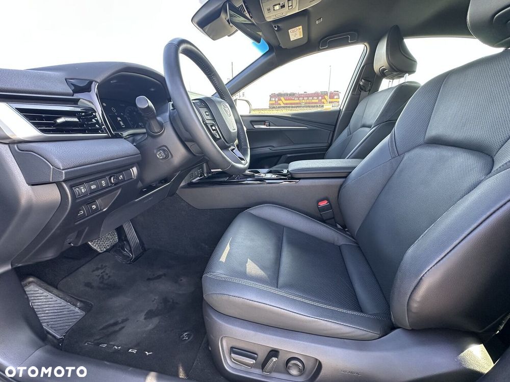 Toyota Camry - 10