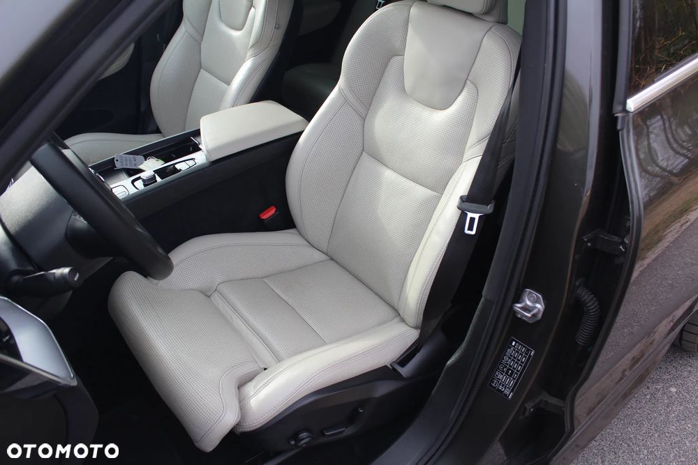 Volvo XC 60 B4 D AWD Geartronic Momentum Pro - 20