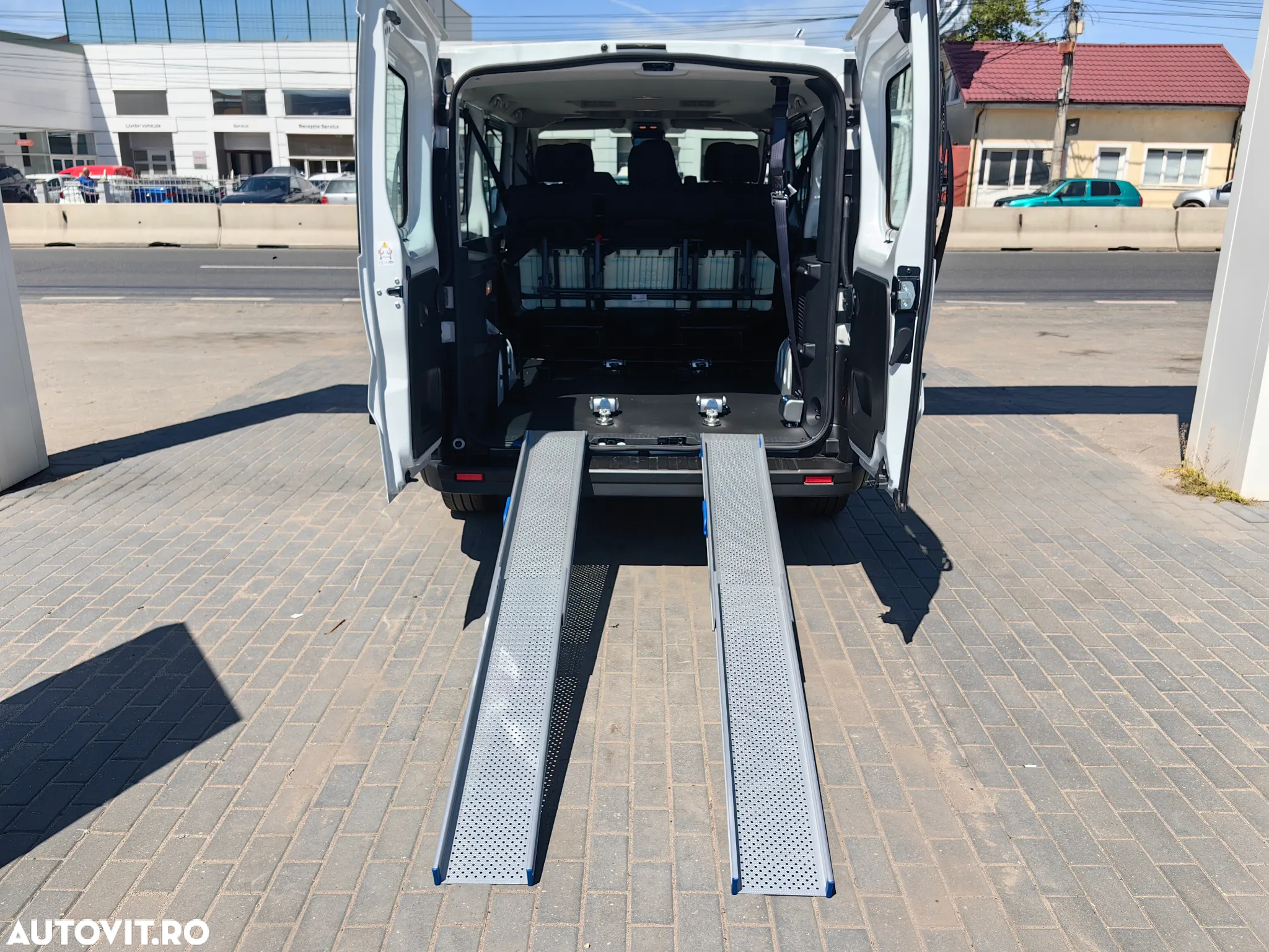 Renault Trafic Combi 2.0 Blue dCi 110 S&S L2 8+1 Life - 16