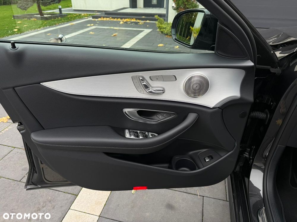 Mercedes-Benz Klasa E 200 4Matic 9G-TRONIC AMG Line - 32