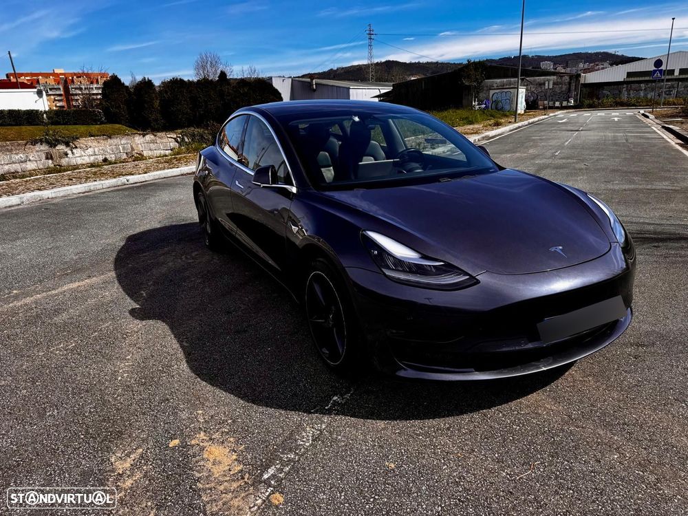 Tesla Model 3 - 4