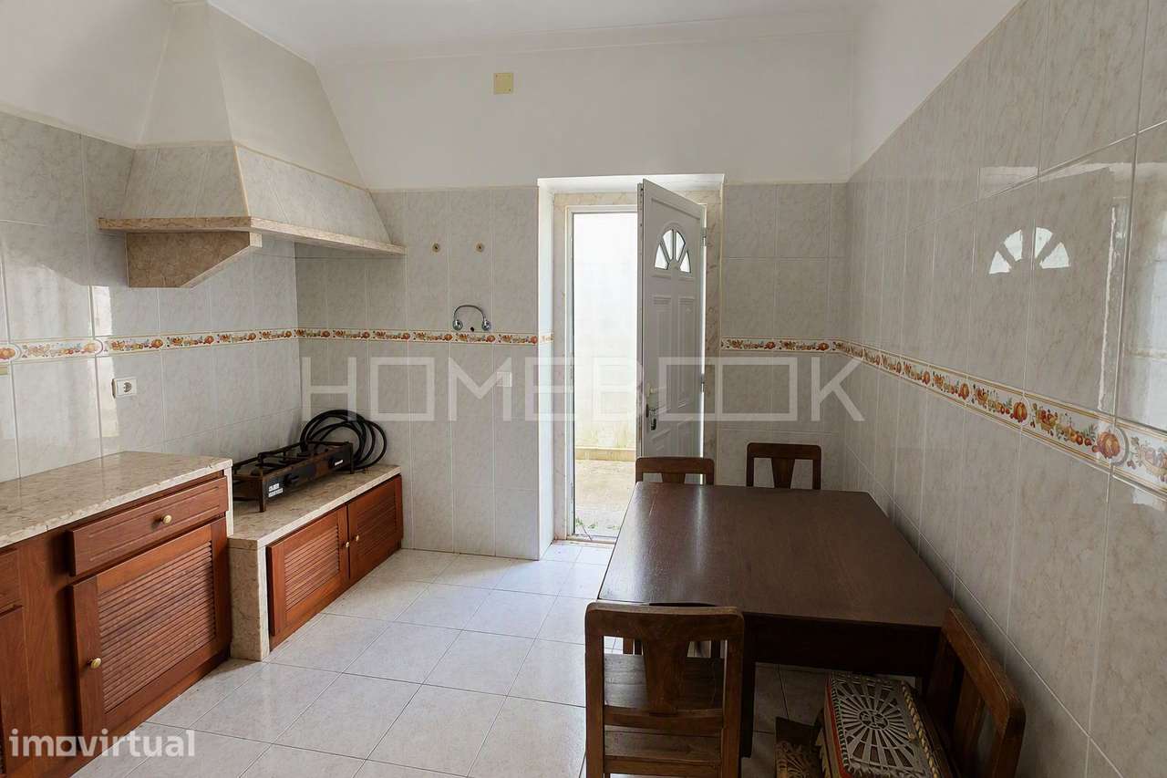 Moradia já transformada em 2 apartamentos independentes para remodelar - Grande imagem: 4/20