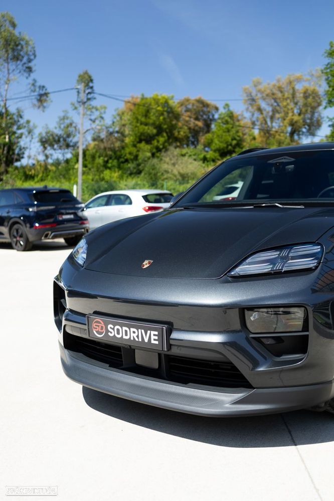 Porsche Macan Electric 4 - 19