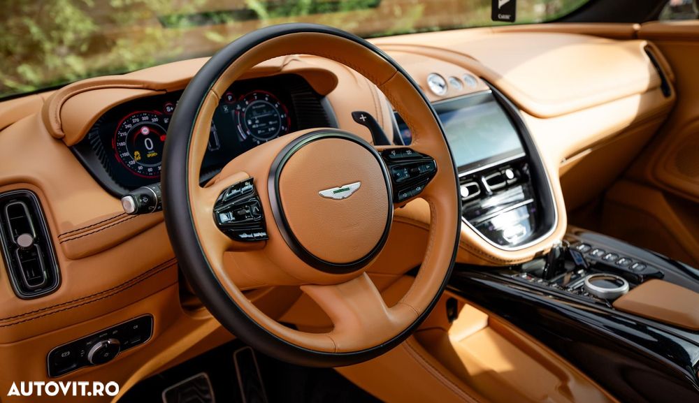 Aston Martin DBX - 20