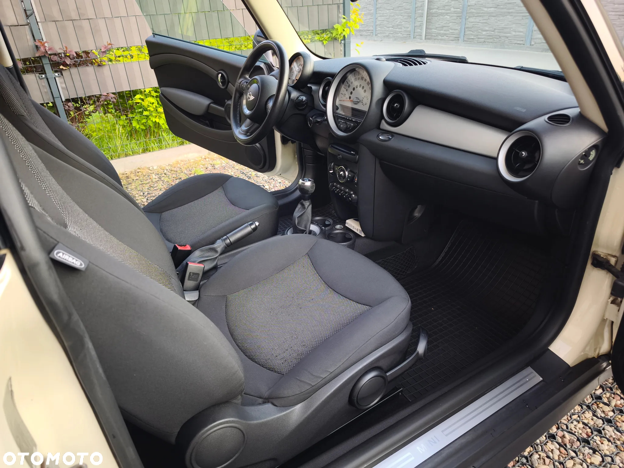 MINI ONE Standard - 12