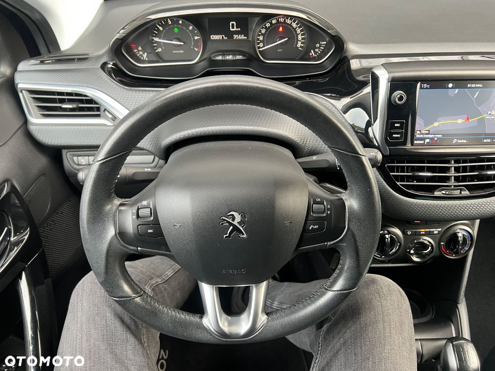 Peugeot 208 - 30