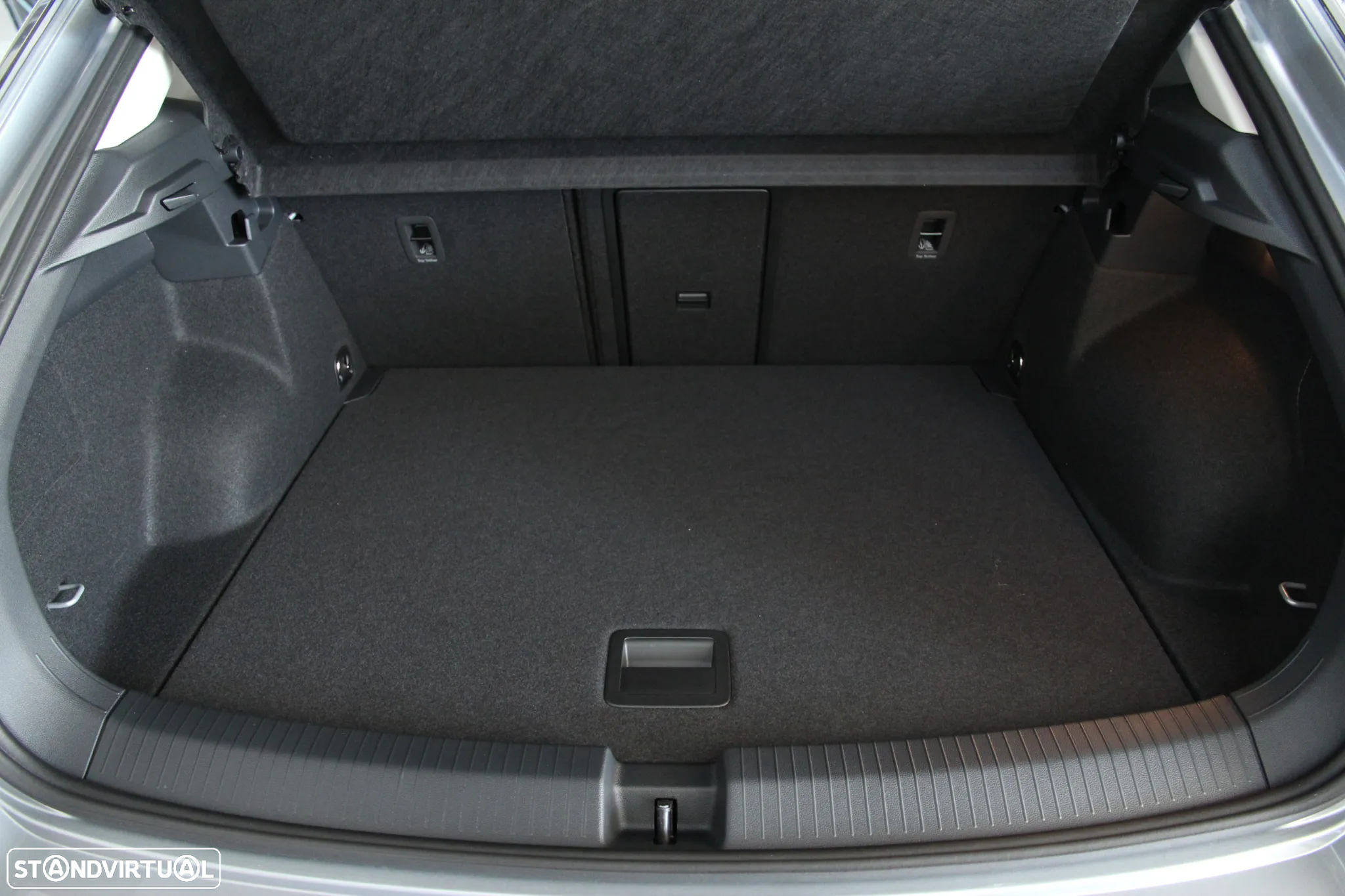 VW T-Roc 1.0 TSI Urban - 23