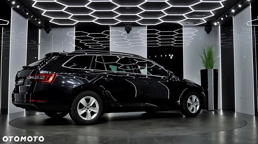 Skoda Superb 2.0 TDI Ambition DSG - 8