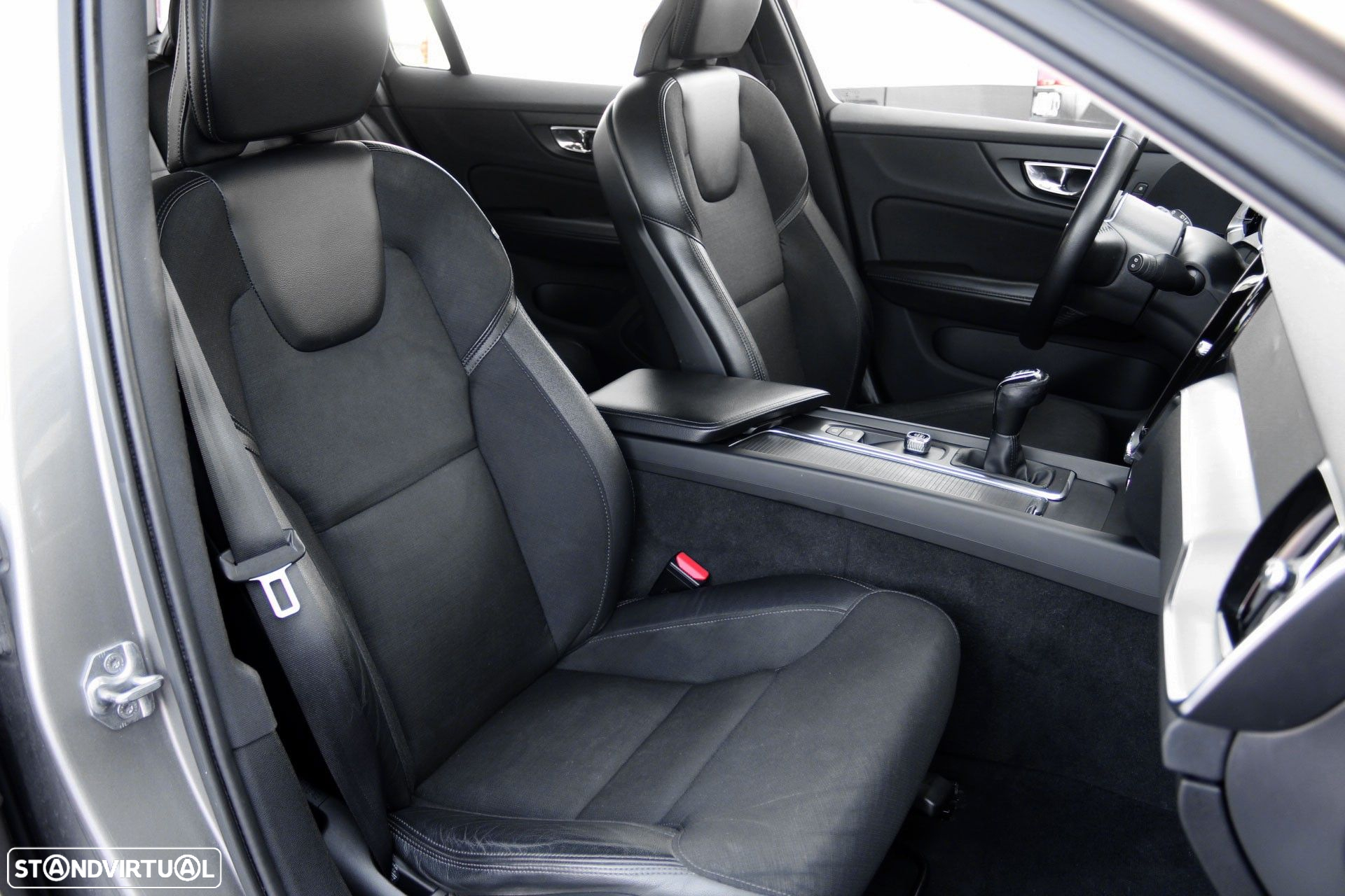 Volvo V60 2.0 D3 Momentum - 16
