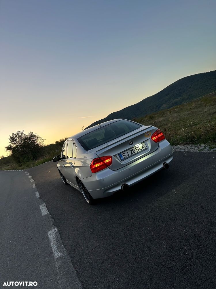 BMW Seria 3 330i - 5