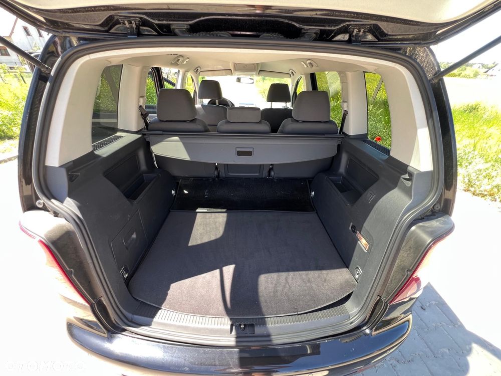 Volkswagen Touran - 15