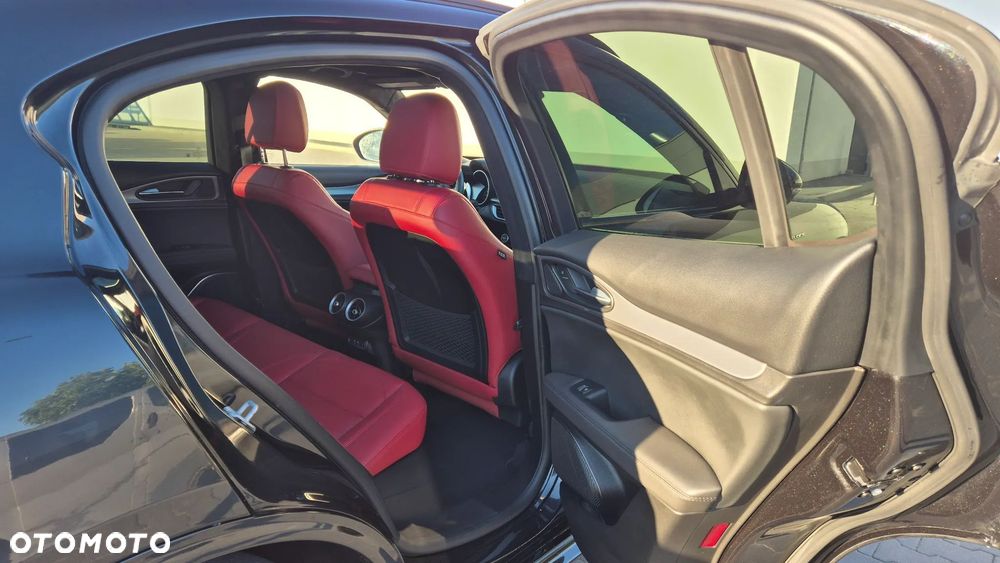 Alfa Romeo Stelvio 2.0 Turbo 16V AT8-Q4 Veloce - 4