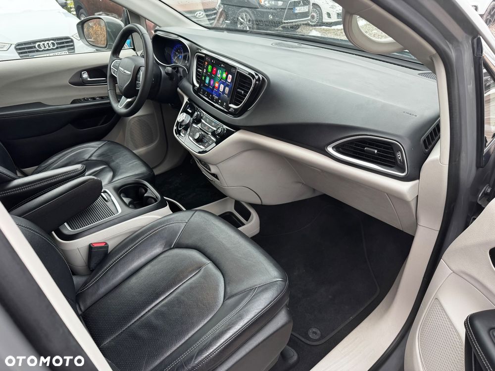 Chrysler Pacifica - 24