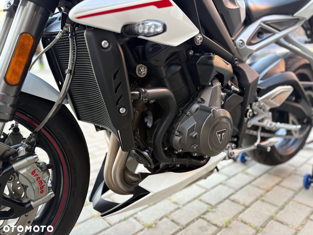 Triumph Street Triple - 14
