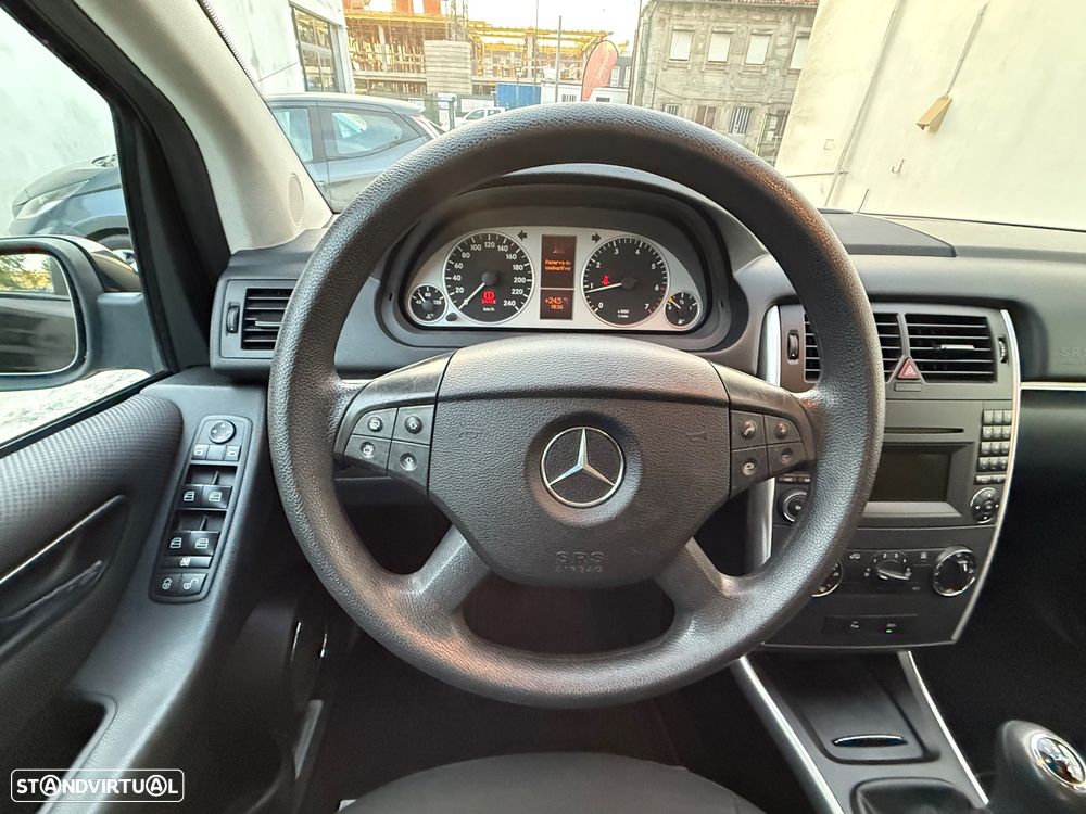 Mercedes-Benz A 160 Elegance BlueEfficiency - 17